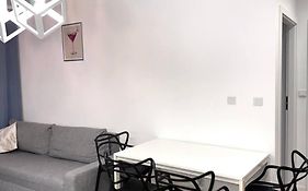 Comfort & Style 2-Room Apartment And Free Parking